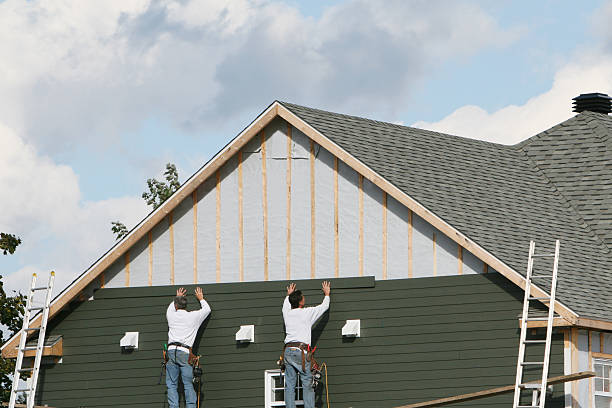 Professional Siding Contractor technician working in Urbana, IL